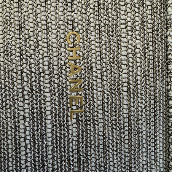 New Chanel Pouch with handbag conversion kit - Picture 3 of 4